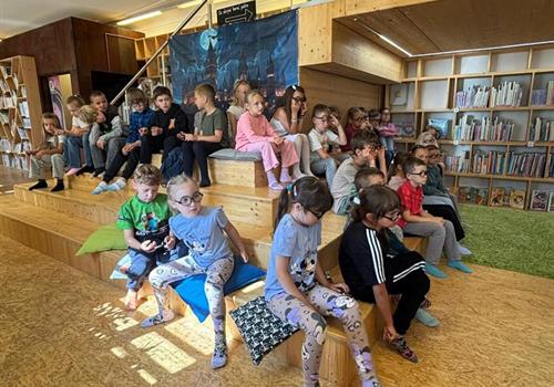 Pasování prvňáčků na čtenáře - Knihovna Uherský Brod